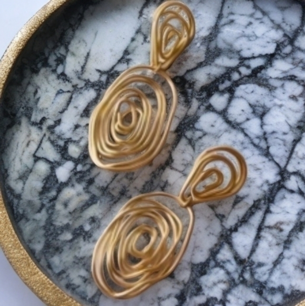 MODCLOTH RETRO GOLDEN TWIST DROP EARRINGS 1
